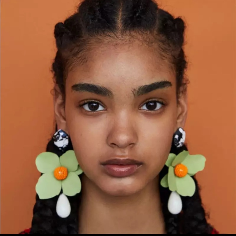 Flower Earrings - Picture 1 of 2